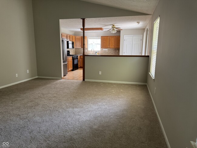 Building Photo - 2102 Yosemite Dr