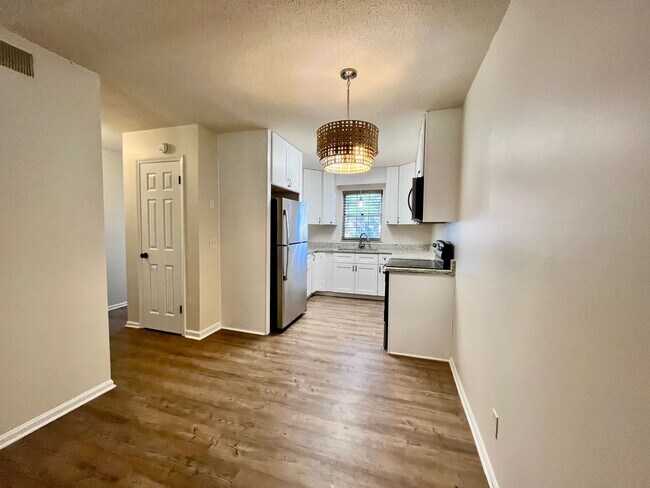 Foto del edificio - Charming 2 Bedroom Townhouse