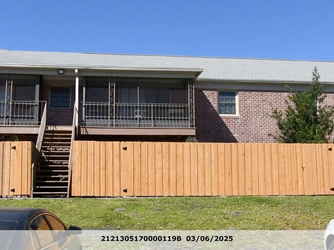 Fenced back patio ground floor unit - 119 Georgetown Dr