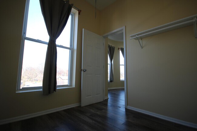 Building Photo - 2701 W Harrison St