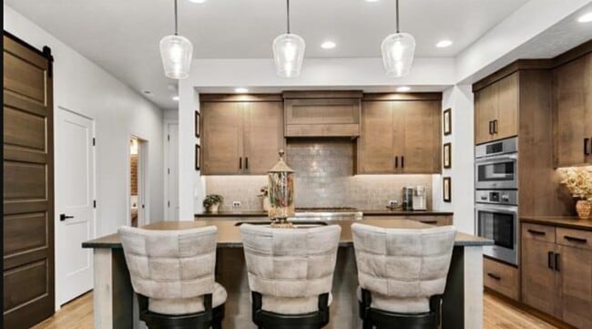 Building Photo - 4422 E Parkcenter Blvd