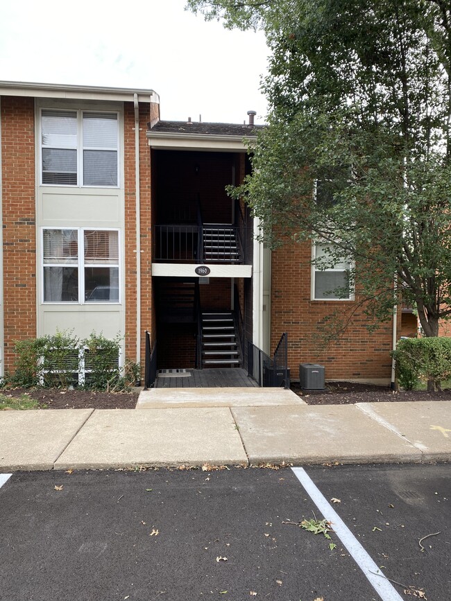 Building Photo - 1960 Greenglen Dr