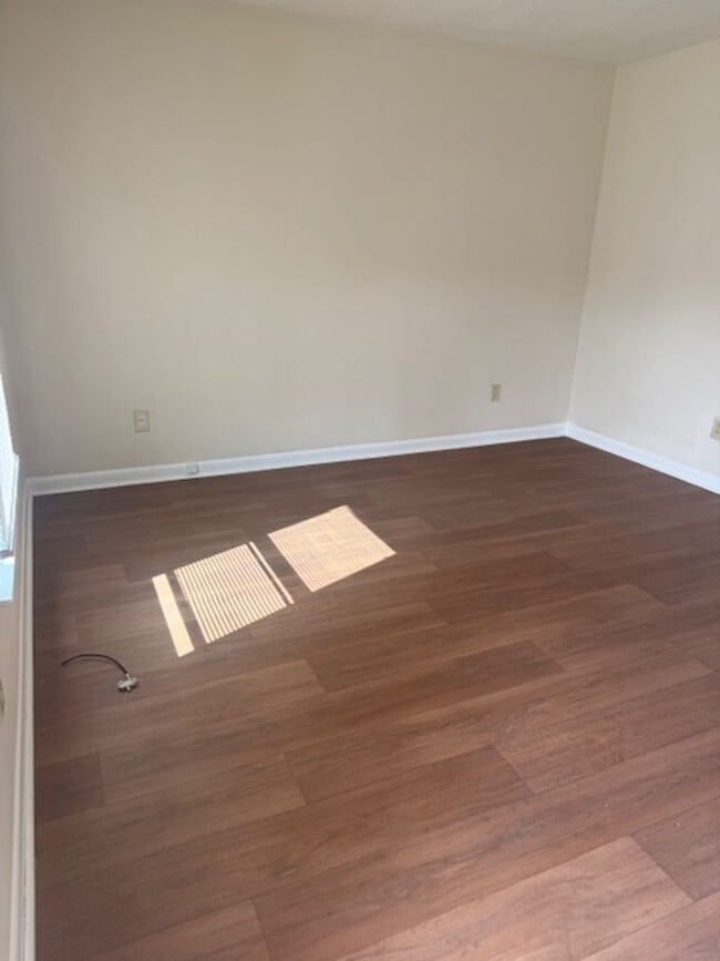 Building Photo - 902 Verdant Dr