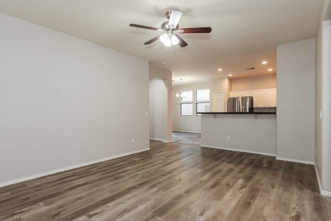 Building Photo - 4043 W Pedro Ln