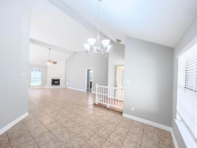Building Photo - 15507 Pebble Lake Dr
