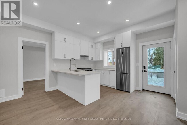 Building Photo - 417 Athol St