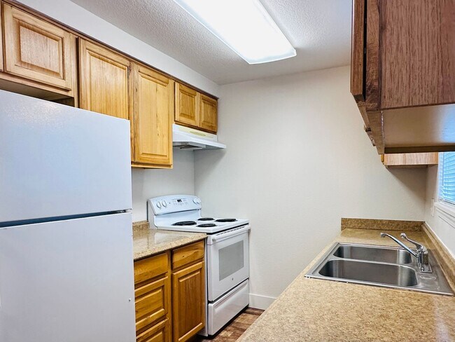 Foto del edificio - COZY 2 BEDROOM, 1 BATH APARTMENT LOCATED I...