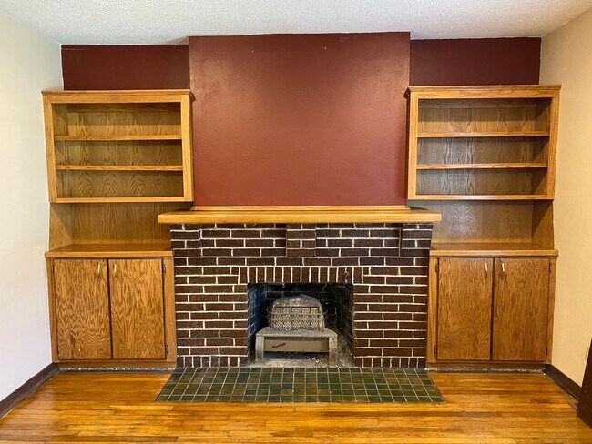 Building Photo - 5806 Grand Ave