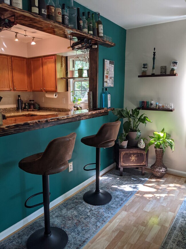 Shared kitchen/bar area - 11 Bronco Ct