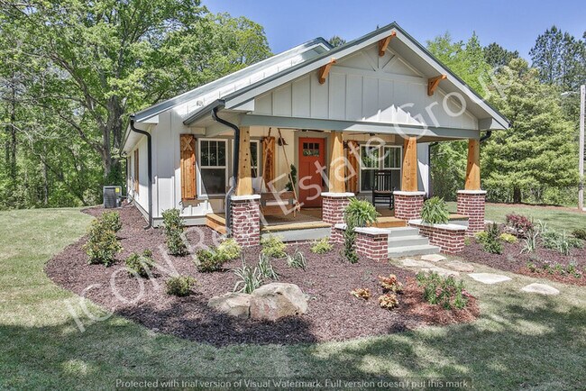 Building Photo - 3/2 Home on large lot in Woodstock