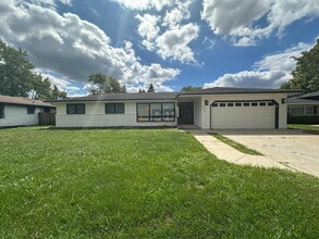 Building Photo - 2627 W 60th Dr