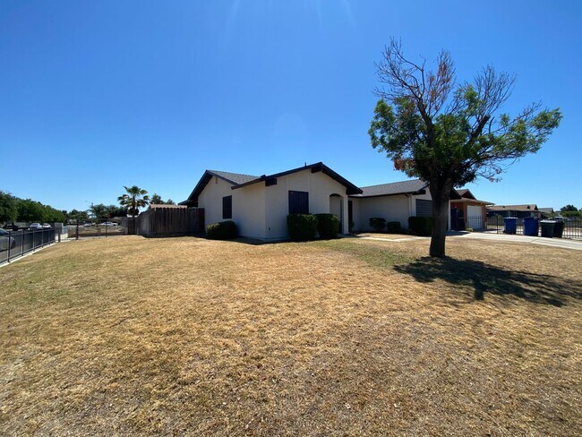 Foto del edificio - Available Soon! Fully Rehab!