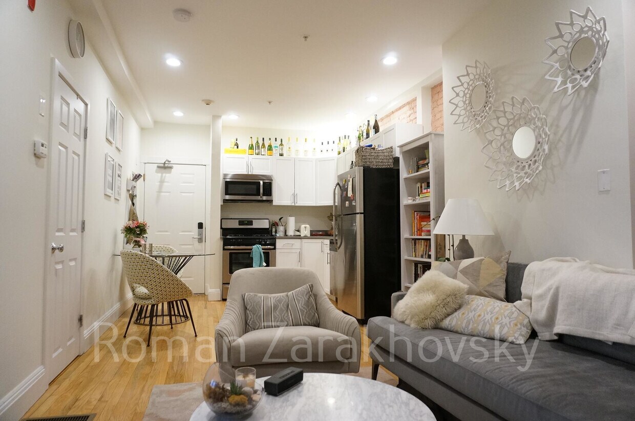 Foto principal - 14 Brainerd Rd