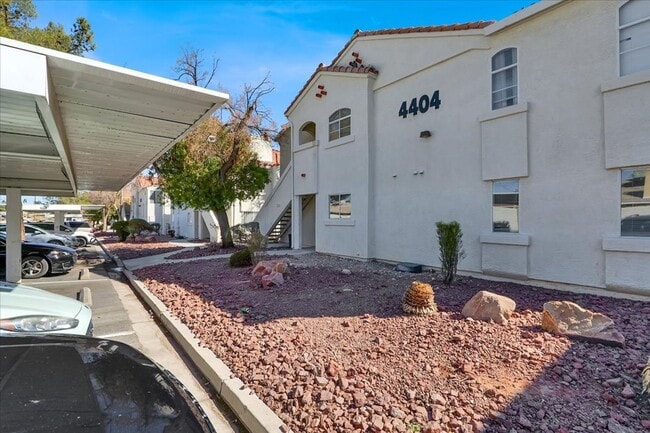 Building Photo - 2 Bedroom 2 Bathroom Ground Floor Condo Unit!