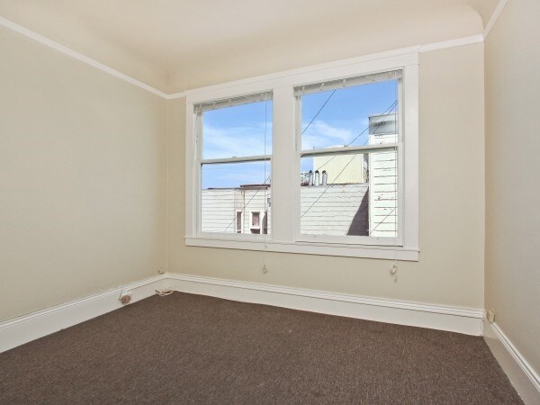 Interior Photo - 472 Union St