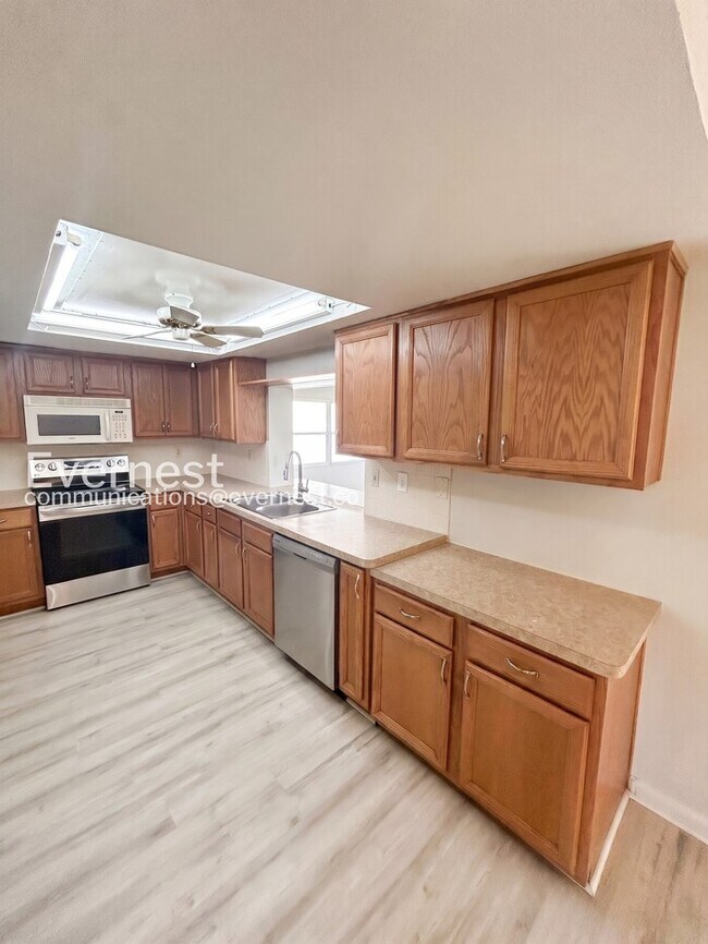 Foto del edificio - 7810 Cayuga Dr