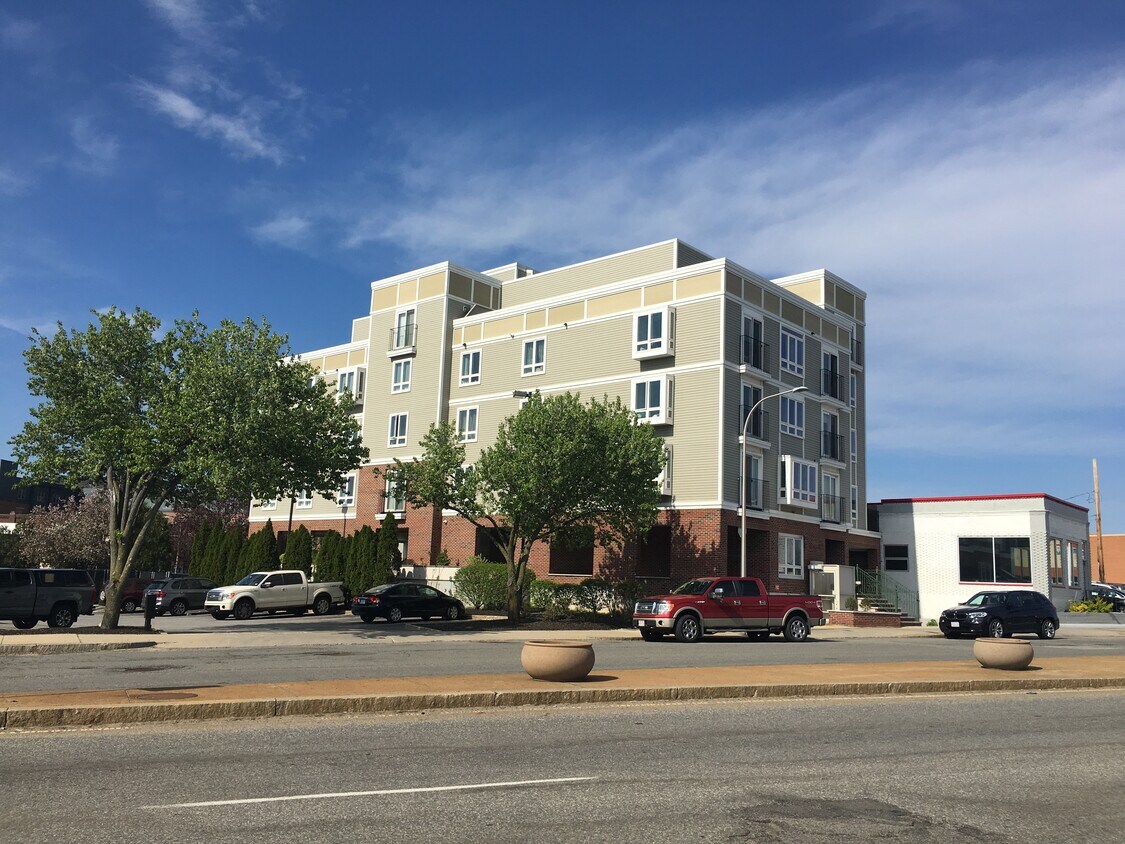 24 Arsenal St Unit 3B, Watertown, MA 02472 Condo for Rent in Watertown, MA