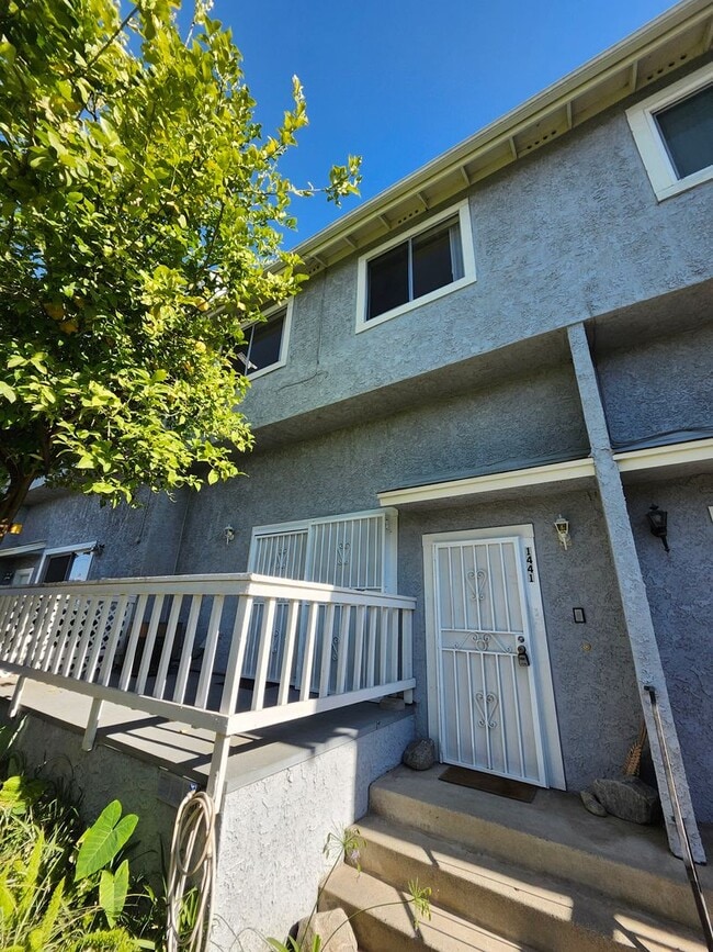 Building Photo - 1441 W Village Ln