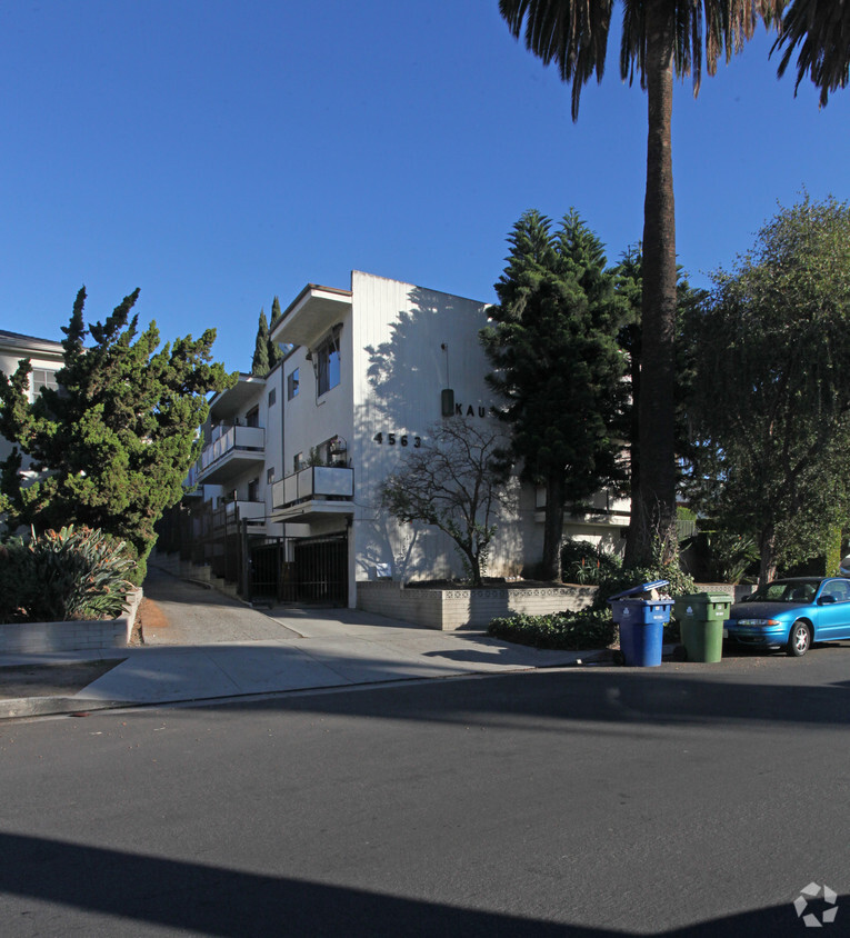 Foto del edificio - 4563 Ambrose Ave
