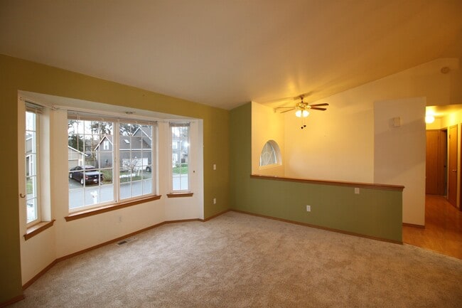 Building Photo - 3 Bed 2.5 Bath - Shannon Forest - Hillcrest - Pet Friendly - NAS Whidbey
