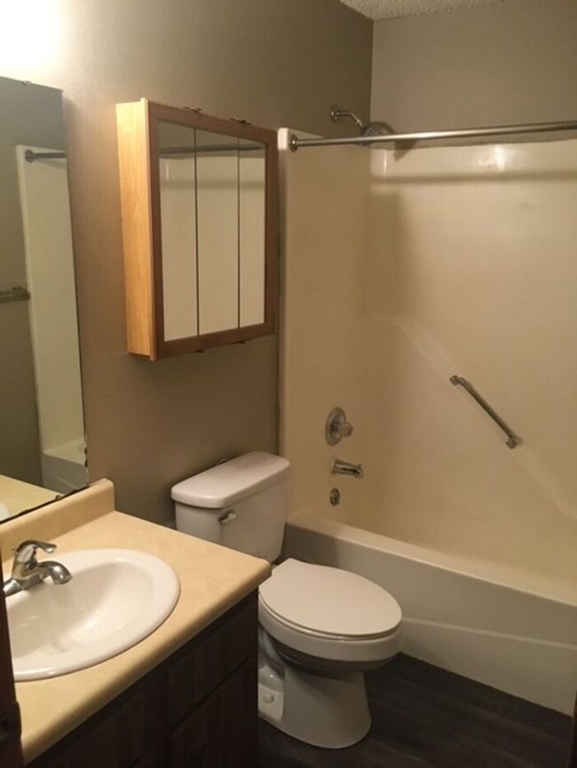 Foto del edificio - $950 | 2 Bedroom, 1 Bathroom Apartment | P...