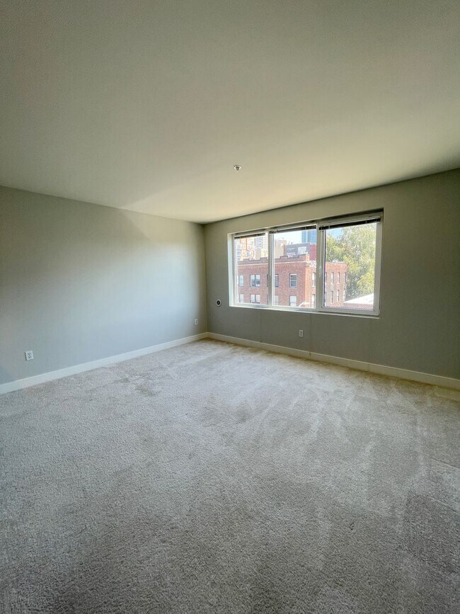 Foto del edificio - Cozy Urban 1BD/1BTH Condo for Lease in Belltown!