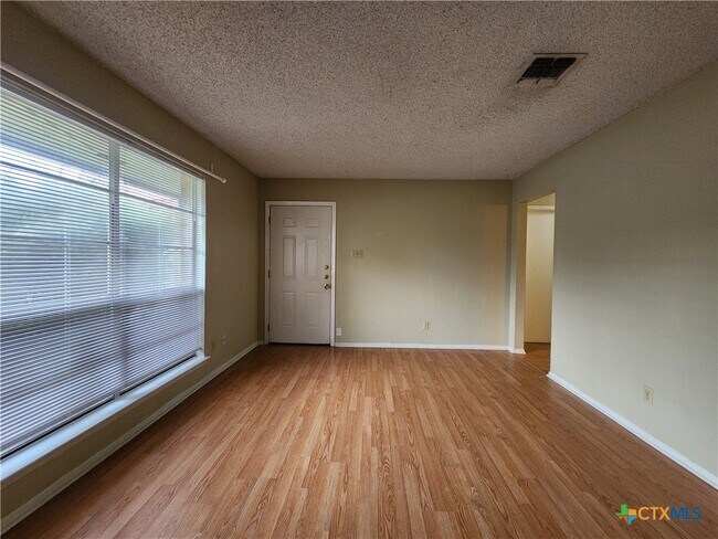 Foto del edificio - 317 Briarwood Dr