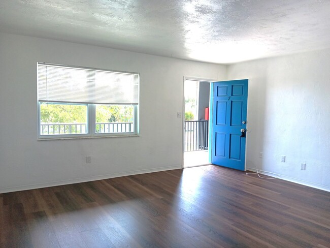 Foto del edificio - Big space equals big value! Close to Pinellas Trail, beaches & SPC