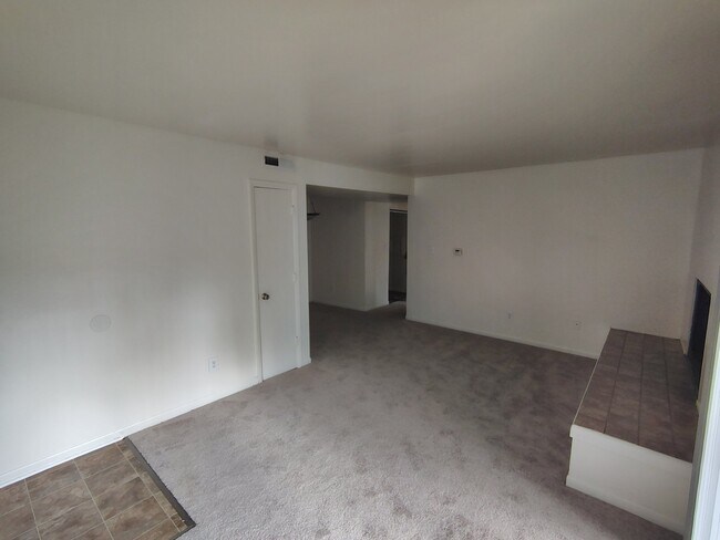 Building Photo - 600 Reusens Rd