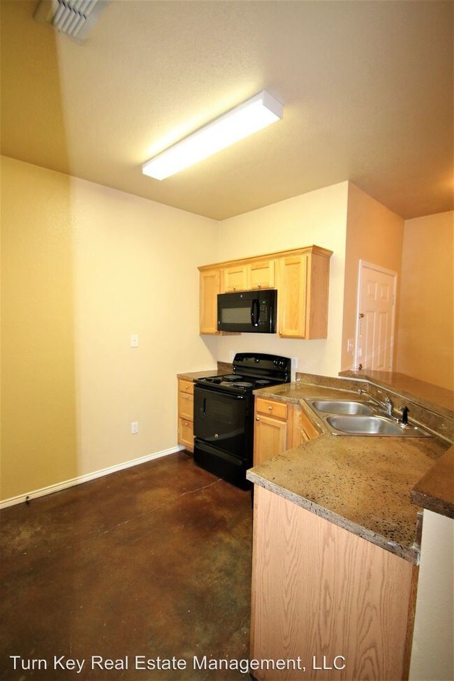 Building Photo - 141-147 Lindas Creek Ln