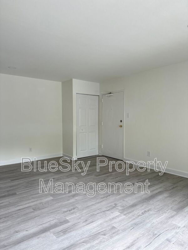 Building Photo - 800 Runnel Ct
