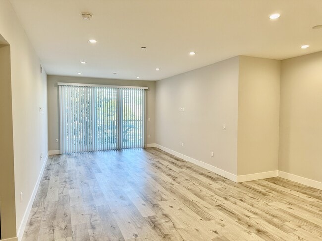 Building Photo - 5820 La Mirada Ave