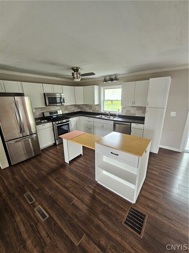 Foto del edificio - 8127 Schell Ave