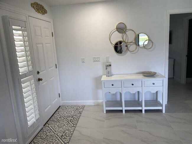 Foto del edificio - 2 br, 2 bath House - 6 Lexington Ln E Apt D