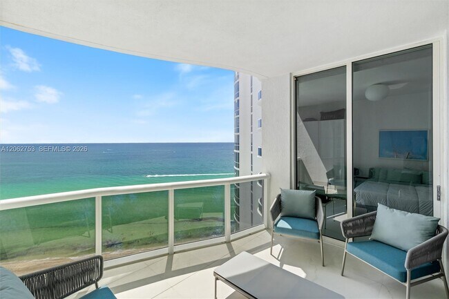 Foto del edificio - 15811 Collins Ave