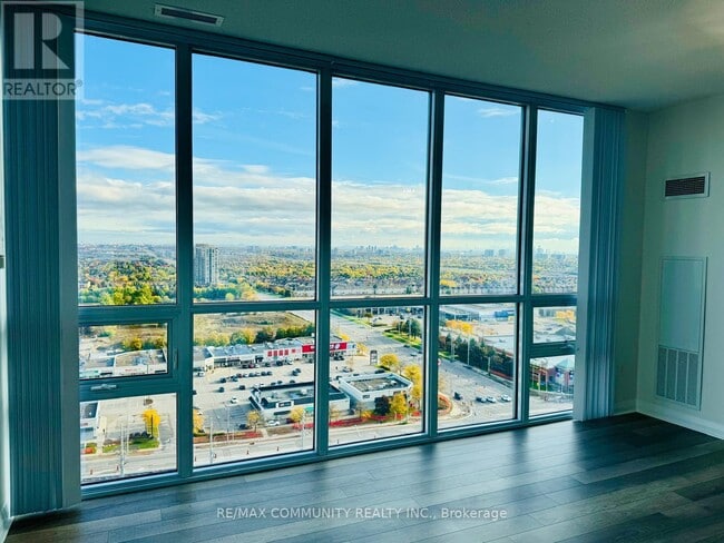 Photo du bâtiment - 5025 Four Springs Ave