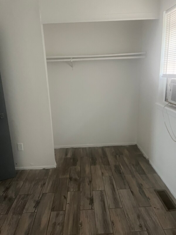 Foto del edificio - 9347 W Longview Pkwy