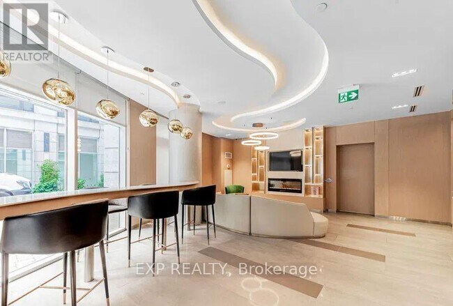 Building Photo - 21 Carlton St.