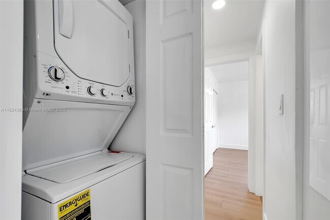 Foto del edificio - 1632 NW 16th Terrace