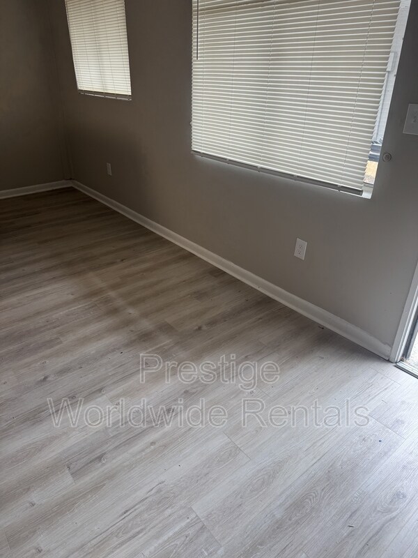 Building Photo - 1718 Knowles Rd
