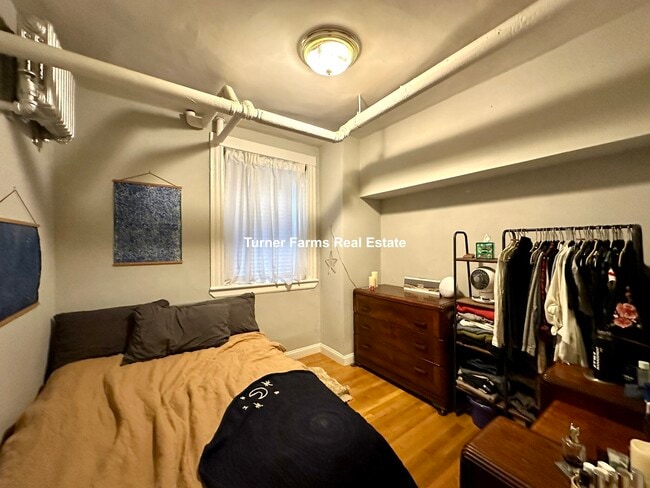 Building Photo - 583 Beacon St