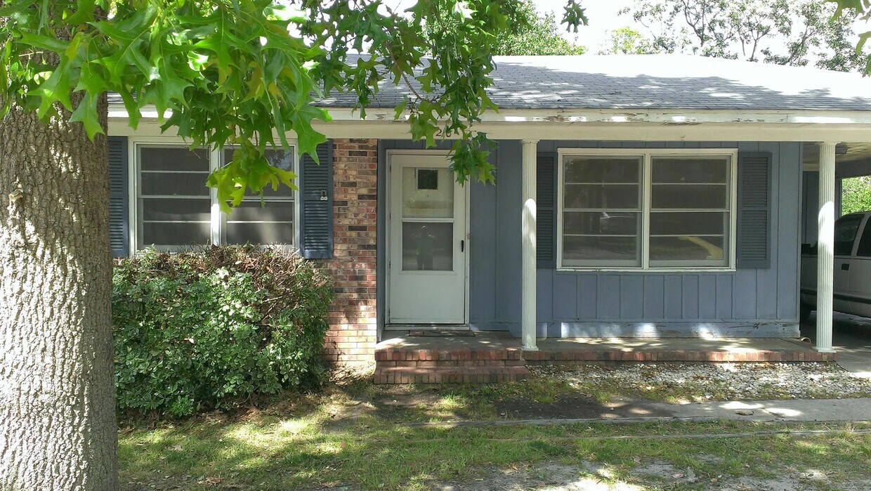 Primary Photo - 3420 Westmont Dr