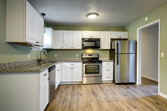 Foto del edificio - Newly Updated Home Just Minutes From Downt...