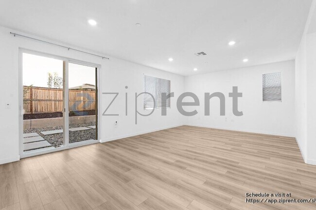 Foto del edificio - 4417 Neptune Cir