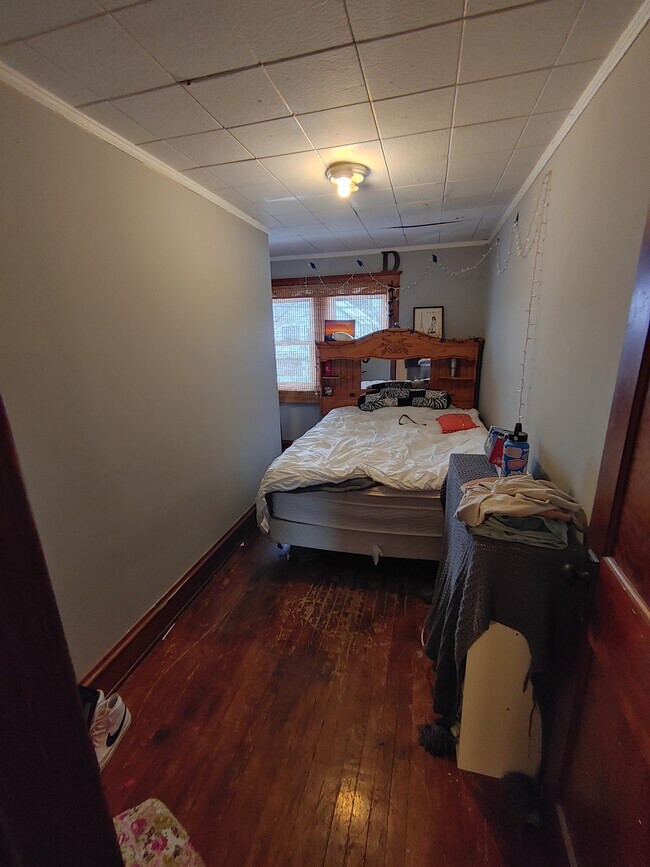 Bed 3 - 909 S 16th St
