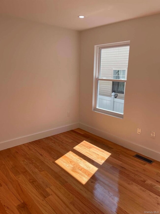 Building Photo - 108-16 Pinegrove St