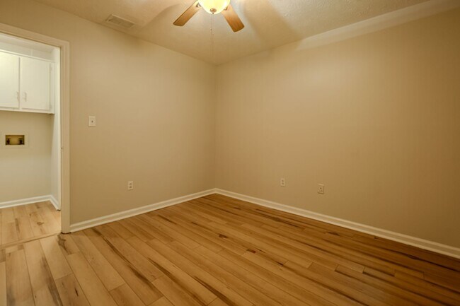 Foto del edificio - 1180 Whit Davis Rd
