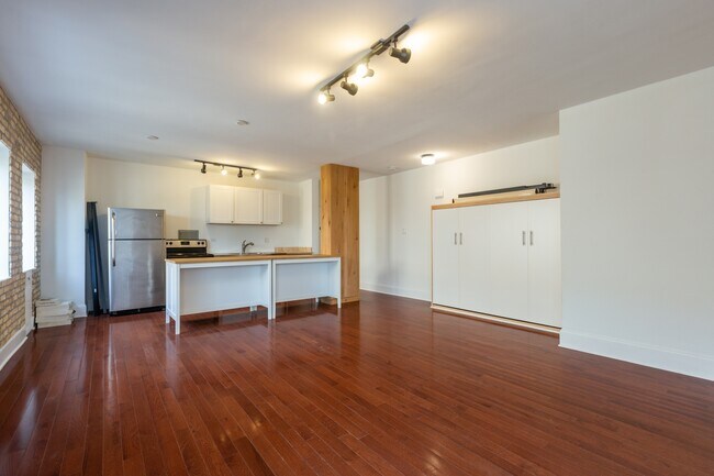 Foto del edificio - 5048 N Marine Dr