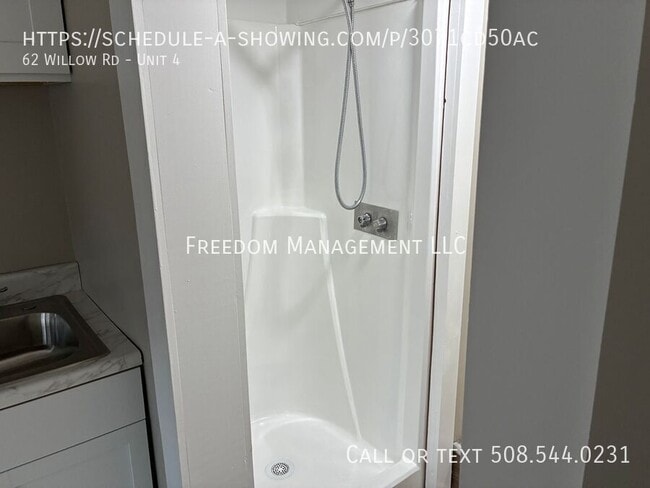 Foto del edificio - 62 Willow Rd