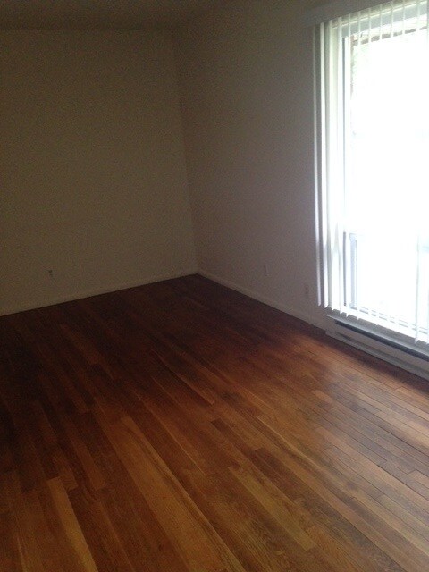 Foto del edificio - 411 E 8th St